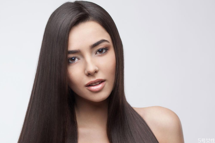 直发梳和拉直哪个伤害大，直发梳的使用方法