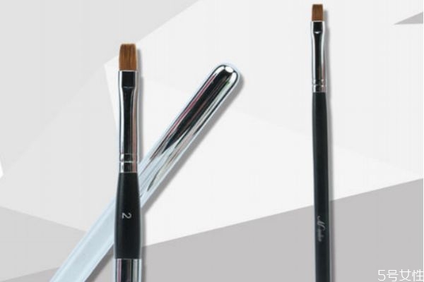 遮瑕刷长什么样子，遮瑕刷和唇刷的区别