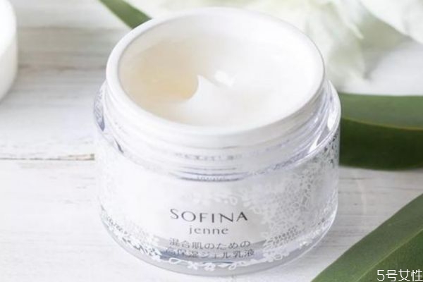 用面霜搓泥是怎么回事，面霜搓泥是什么原因