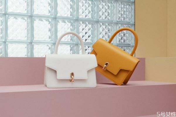 包包链条生锈了用什么洗，​包包其他污渍处理方法