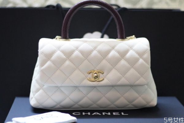 如何防止白色包包变黄，白色包包发黄怎么办