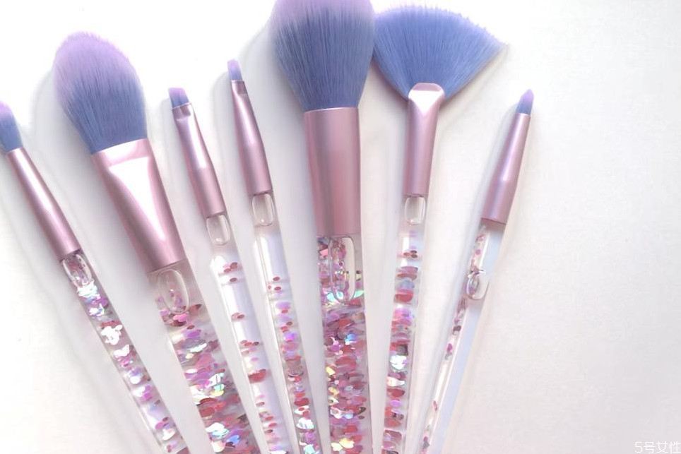 粉扑清洁剂可以洗刷子吗，粉扑清洁剂怎么用