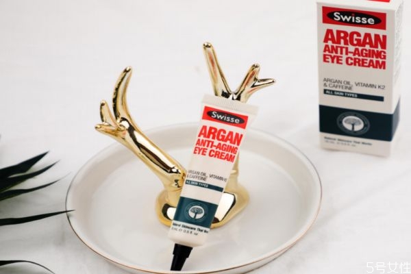 swisse眼霜孕妇可用吗，swisse眼霜和ahc眼霜哪个好