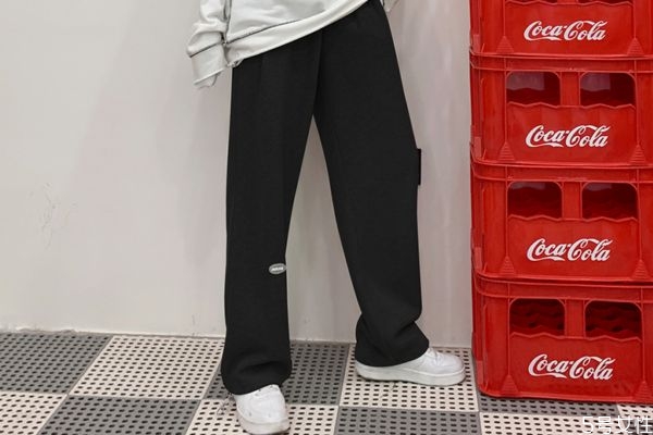 卫裤滴上油能洗掉吗，卫裤弄上油怎么去掉