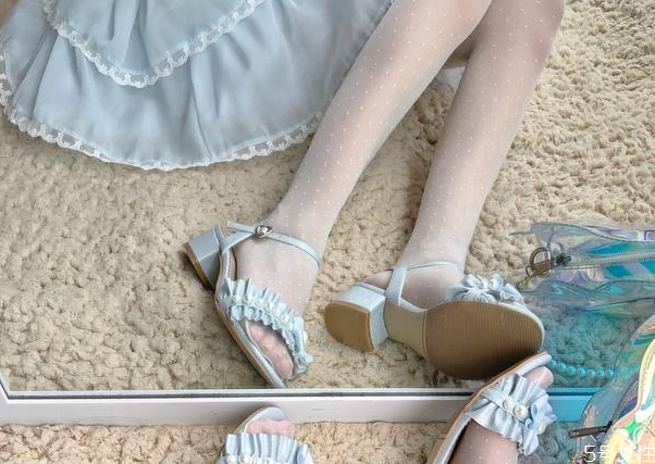 lolita鞋穿什么袜子，lo鞋配什么袜子