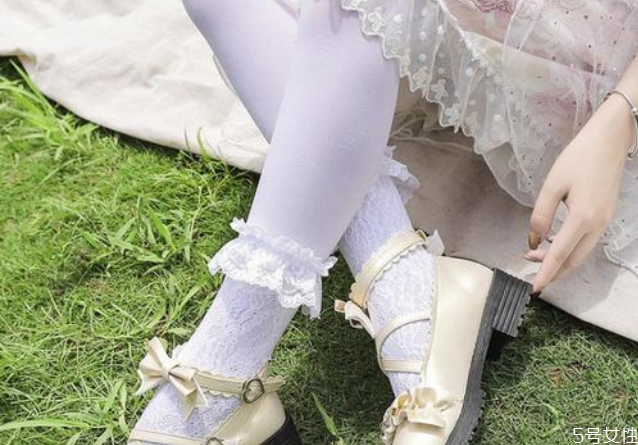 穿lolita一定要穿袜子吗，lo裙配什么袜子