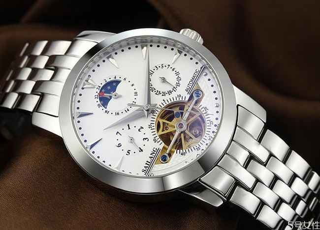 戴手表睡觉对身体有害吗，女人戴手表的风水禁忌