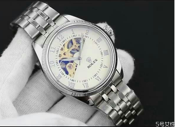 穿西装戴什么颜色表盘，男士西装配什么表