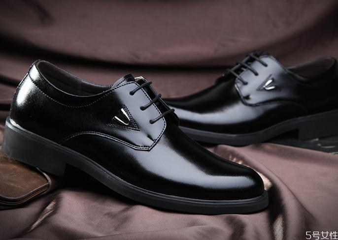 男士西装配什么鞋子好，西服配什么鞋子好看