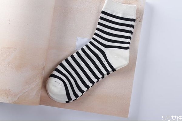 新买的袜子没洗直接穿没事吧，新袜子没洗穿的危害