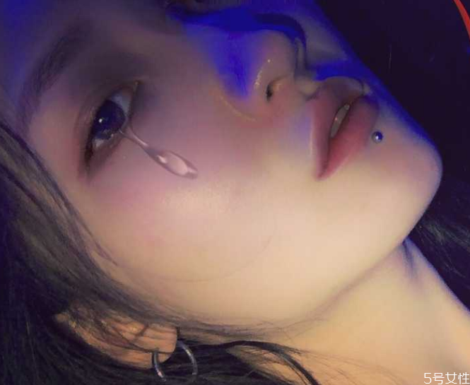 自己怎么取唇钉，唇钉拧太紧了怎么办