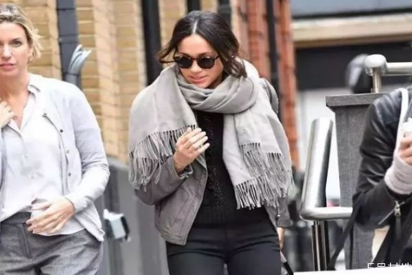 围巾的商标是反面吗，围巾的商标是否拿掉