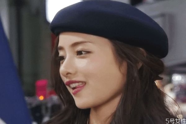 ​贝雷帽什么颜色显白，贝雷帽怎么戴不容易掉