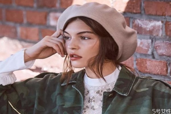 贝雷帽买大一点还是小，贝雷帽硬的还是软的好