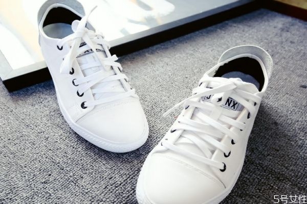 哪种鞋子不会臭脚，为什么有的鞋特别臭脚