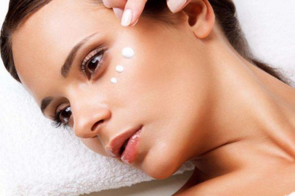 如何帮助皮肤锁住水分，帮助皮肤锁住水分的方法