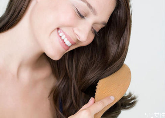 头发静电抹什么最管用，头发起静电有什么妙招