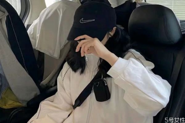 棒球帽怎样搭配最好看，戴棒球帽有哪些风格