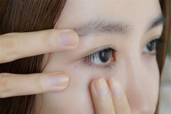 眼皮松弛怎么保养，眼皮松弛保养的技巧