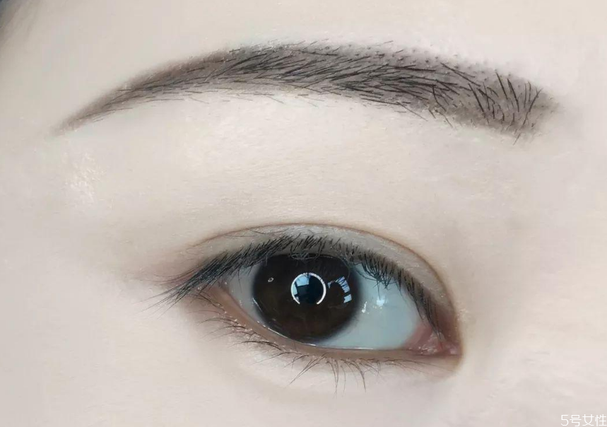 染发要不要染眉，染眉胶有什么危害