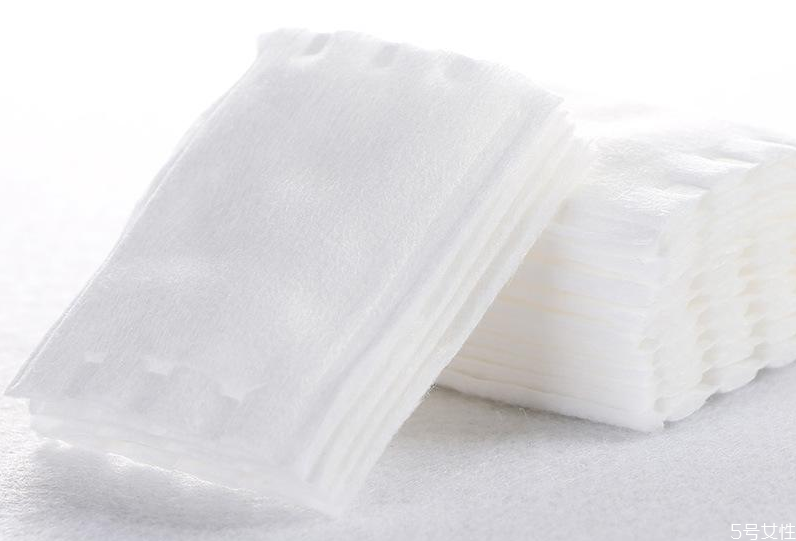 卸妆油用手还是用卸妆棉，卸妆油怎么用卸妆棉