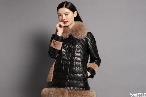 绵羊皮羽绒服价格多少钱，真皮羽绒服一般多少钱