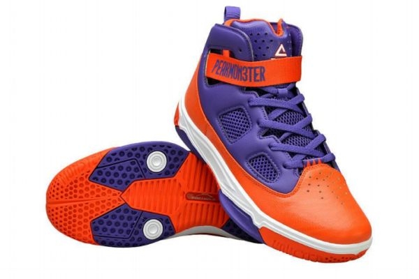 篮球鞋被油弄脏了怎么办，球鞋清洗剂要怎么使用