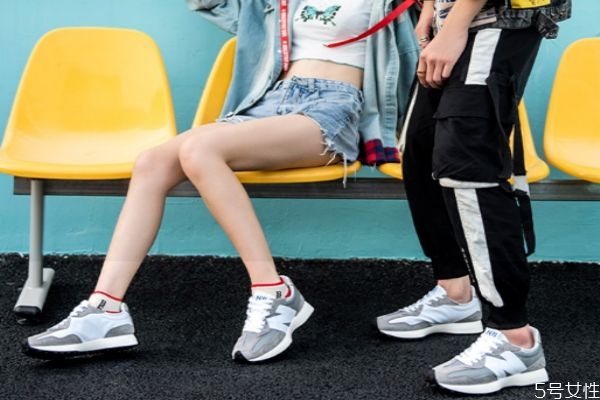 运动鞋的舌头偏离了该怎么办，运动鞋鞋舌头老是歪