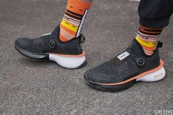 匹克态极1.0和2.0哪个好，匹克态极2.0透气性如何