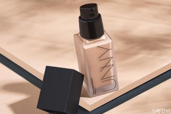 unny粉底液分层了还可以用吗，unny粉底液适合油皮吗