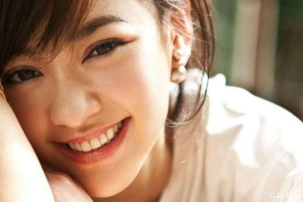 眼角纹和笑纹该怎么去除，去笑纹的眼霜