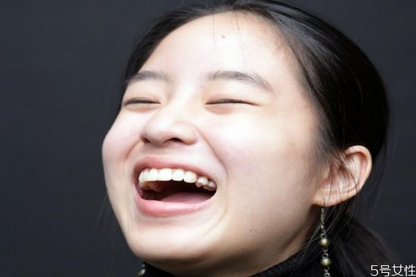 脸上有笑纹怎么办，笑纹去除最好的方法