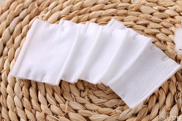 卸妆水一定要用化妆棉吗，卸妆水可以用手卸吗