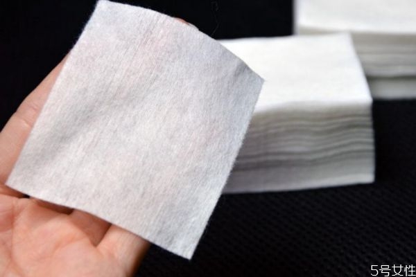 化妆棉需要先用水打湿用吗，化妆棉要打湿用吗