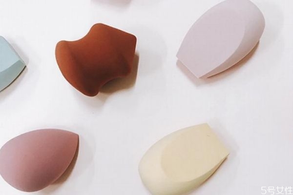 化妆海绵需要打湿吗，如何清洗化妆海绵