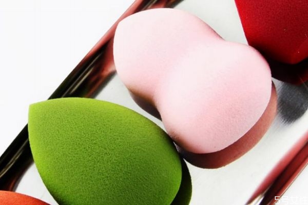 化妆海绵可不可以复使用，化妆海绵块和美妆蛋一起用吗