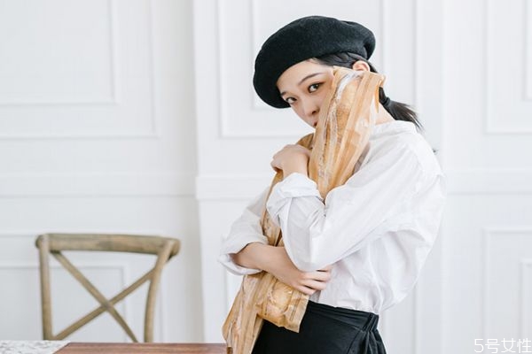 贝雷帽为什么流行，贝雷帽配什么衣服好看