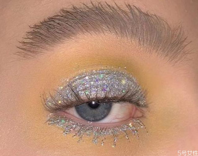 大亮片眼影怎么涂好看，亮片眼影推荐