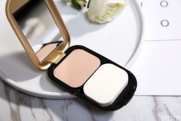 肤色不均用什么粉饼好，粉饼颜色深了怎么办