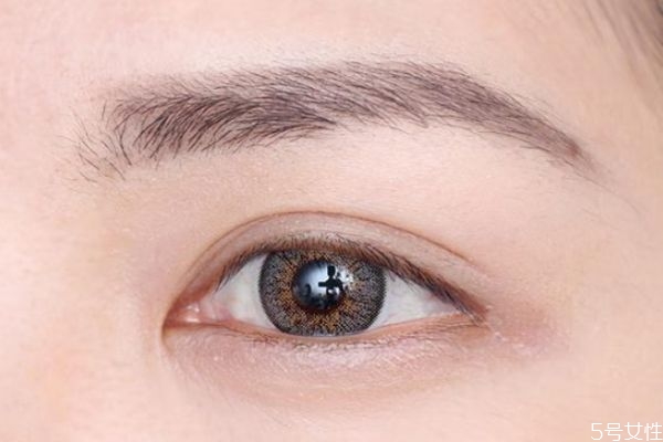 新手化妆怎么画眼影，如何正确画眼影