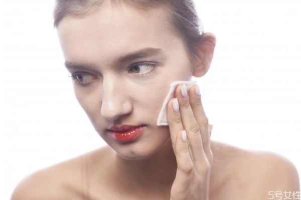 卸妆不洗脸可以睡觉吗，只卸妆不洗脸可以吗