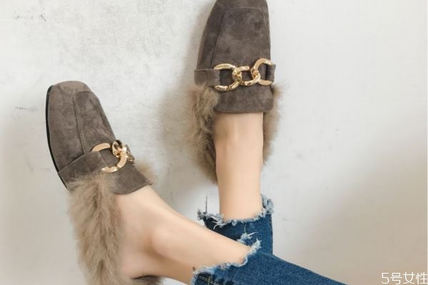 冬天豆豆鞋配什么袜子，豆豆鞋冬季怎么搭配