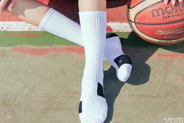 篮球袜为什么会变硬，一双篮球袜可以穿多久
