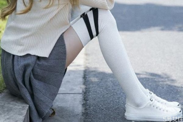 过膝袜老往下滑怎么办，防止过膝袜下滑小妙招