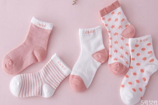 袜子可以单独放洗衣机洗吗，袜子发硬怎么恢复