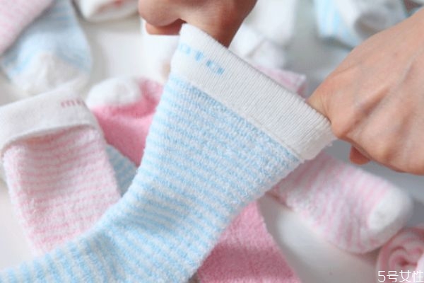 冬天穿多厚的袜子，冬天穿厚袜子好不好