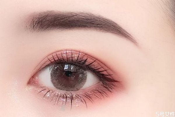 怎么画好看的眼影，画眼影怎么搭配颜色