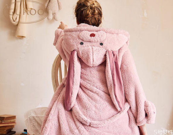 珊瑚绒怎么洗才不硬，珊瑚绒恢复蓬松