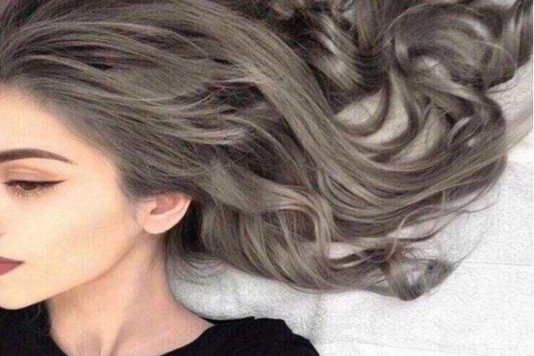 头发可以同一天烫染吗，烫染能一起做吗