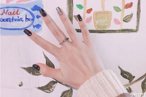 贴甲片多久就应该卸掉，全贴甲片要不要打磨